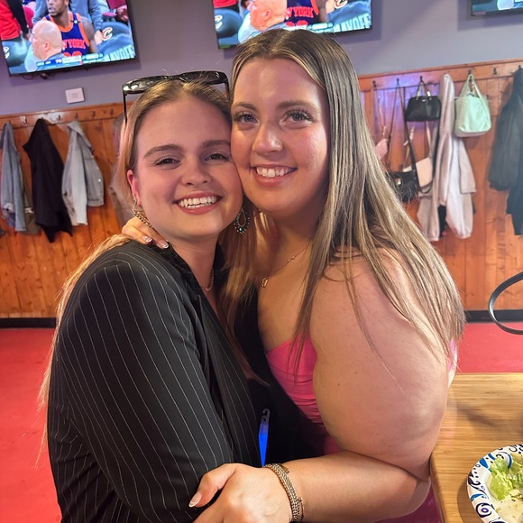 Meet your Posher, Julia - Picture 3 of 3